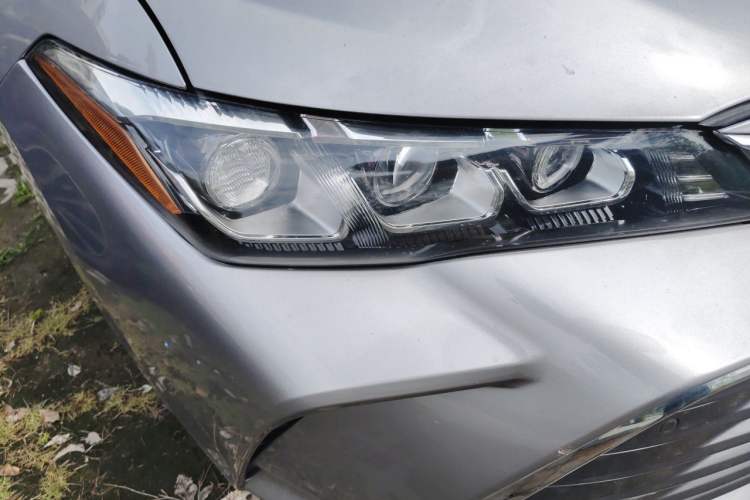 Used Toyota Avalon 2019 2.5L Touring Premium Version China VI Standard Right Front Headlight
