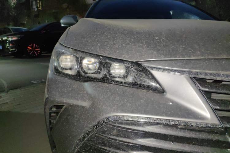 Used Toyota Avalon 2019 Dual-Engine 2.5L XLE Prestige Version China VI Standard Right Front Headlight