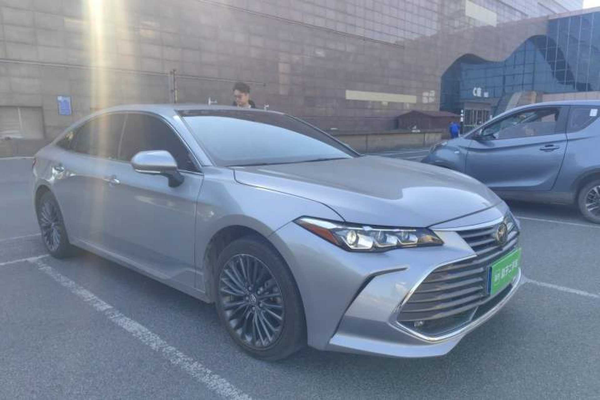 Used Toyota Avalon 2019 2.0L XLE Premium Edition China VI Right Front Headlight