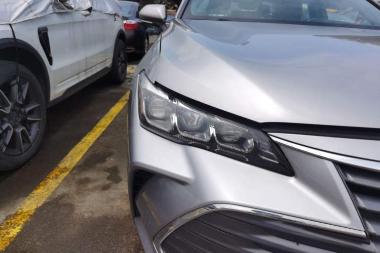 Used Toyota Avalon 2019 Dual-Engine 2.5L Luxury Edition China VI Standard Right Front Headlight
