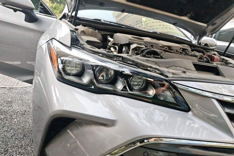 Used Toyota Avalon 2019 2.5L Touring Premium Version China VI Standard Right Front Headlight