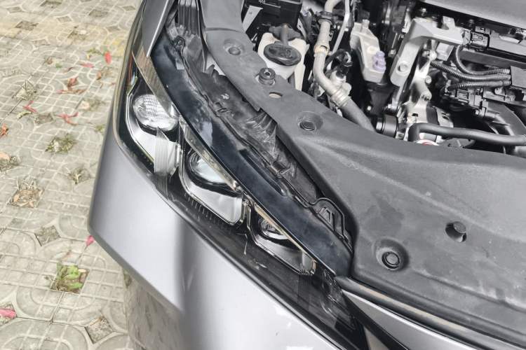 Used Toyota Avalon 2019 2.0L Luxury Edition China VI Standard Right Front Headlight