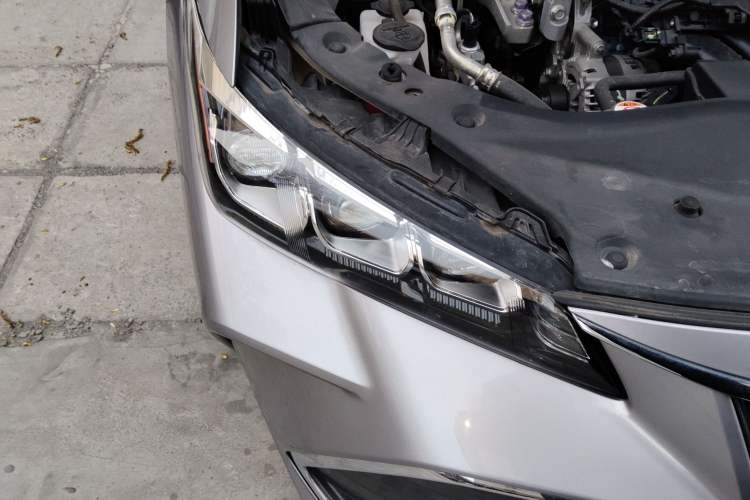 Used Toyota Avalon 2019 2.0L Ambition Edition China VI Right Front Headlight
