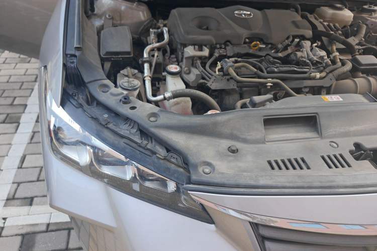 Used Toyota Avalon 2019 Dual-Engine 2.5L XLE Prestige Version China VI Standard Right Front Headlight
