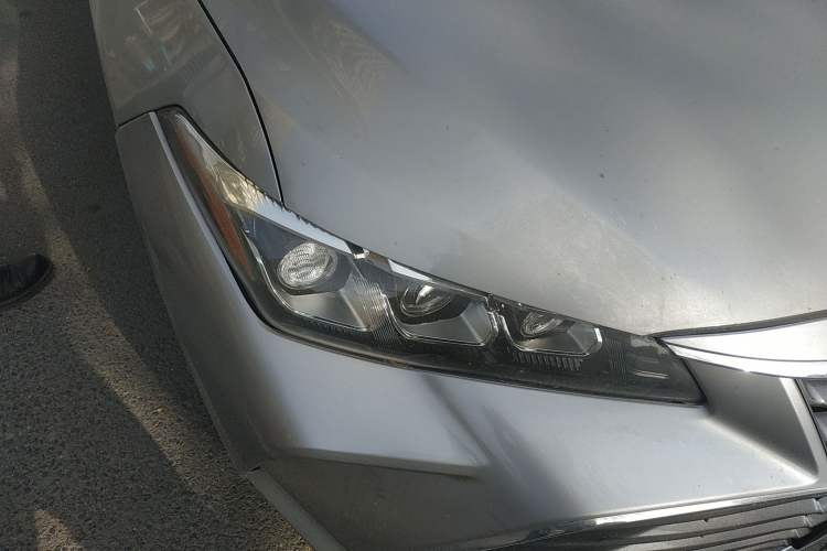 Used Toyota Avalon 2019 2.0L Luxury Edition China VI Standard Right Front Headlight