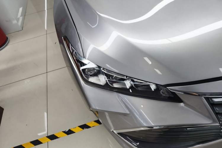 Used Toyota Avalon 2019 2.0L XLE Premium Edition China VI Right Front Headlight
