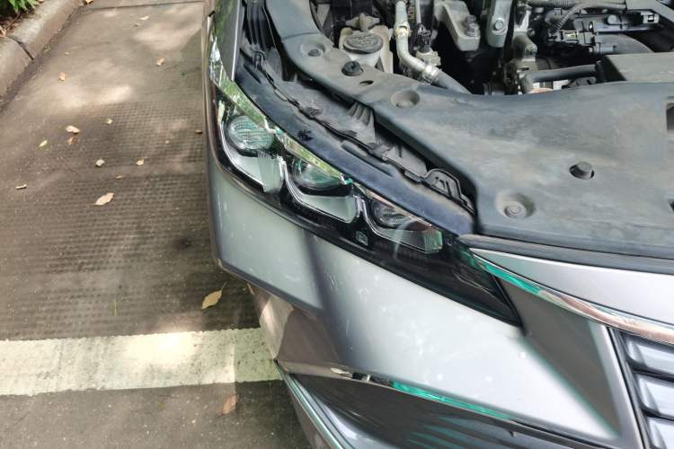 Used Toyota Avalon 2019 2.0L Luxury Edition China VI Standard Right Front Headlight