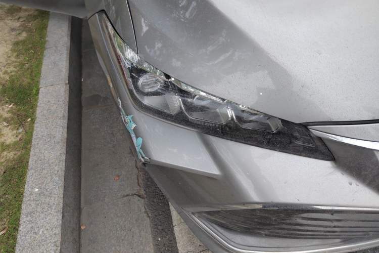 Used Toyota Avalon 2019 2.0L XLE Premium Edition China VI Right Front Headlight