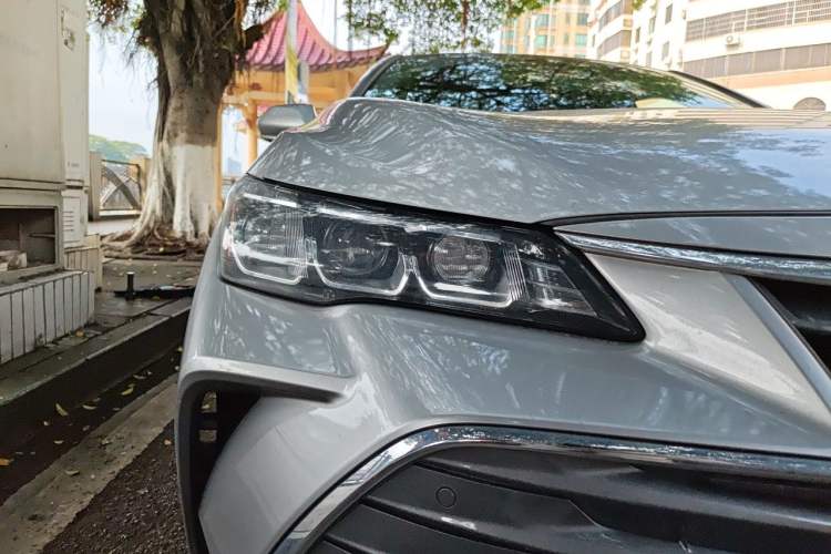 Used Toyota Avalon 2019 2.0L XLE Premium Edition China VI Right Front Headlight