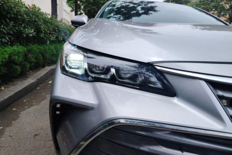 Used Toyota Avalon 2019 2.0L Ambition Edition China VI Right Front Headlight