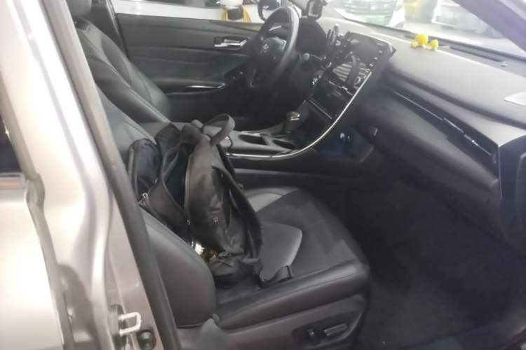 Used Toyota Avalon 2019 2.0L XLE Premium Edition China VI Right Front Seat