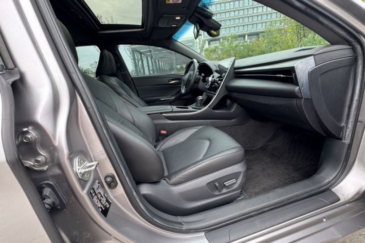 Used Toyota Avalon 2019 Dual-Engine 2.5L Luxury Edition China VI Standard Right Front Seat