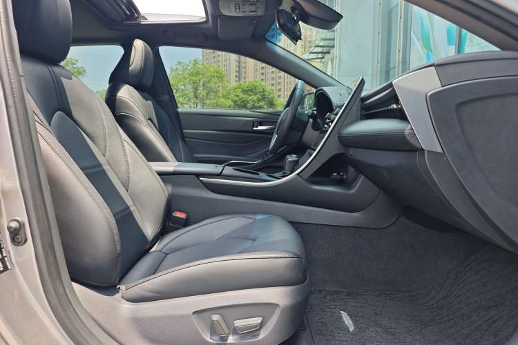 Used Toyota Avalon 2019 2.0L XLE Premium Edition China VI Right Front Seat