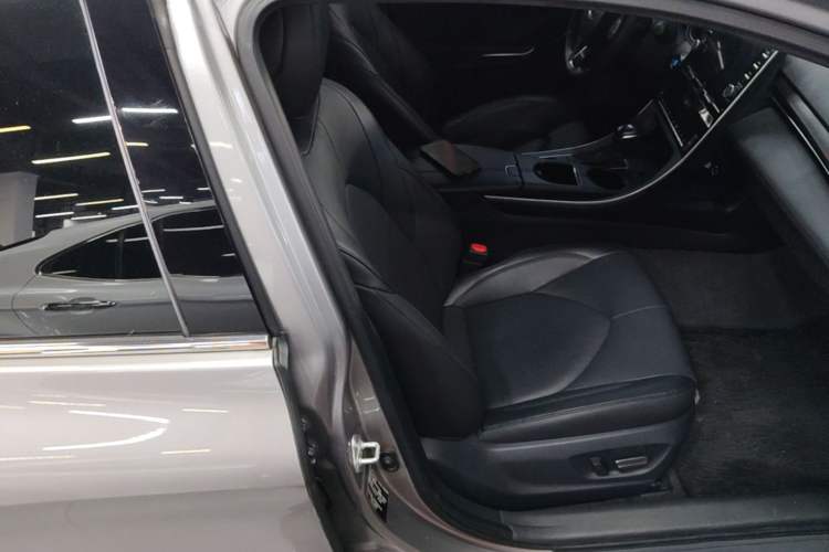 Used Toyota Avalon 2019 2.0L Luxury Edition China VI Standard Right Front Seat