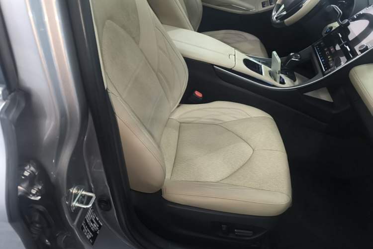 Used Toyota Avalon 2019 2.5L Touring Premium Version China VI Standard Right Front Seat