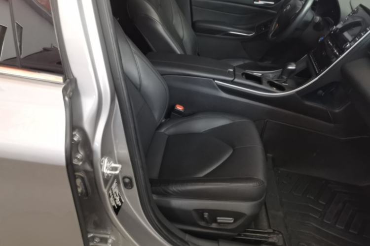 Used Toyota Avalon 2019 Dual-Engine 2.5L Luxury Edition China VI Standard Right Front Seat