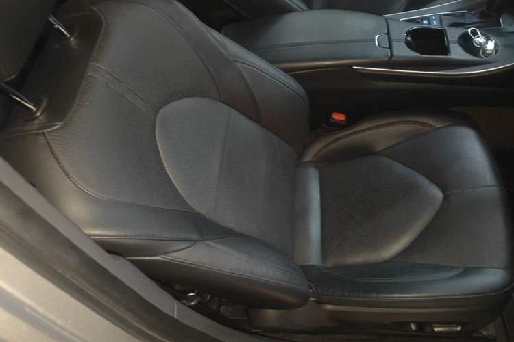 Used Toyota Avalon 2019 Dual-Engine 2.5L Luxury Edition China VI Standard Right Front Seat