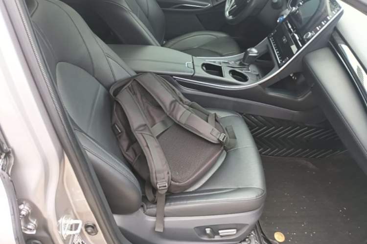 Used Toyota Avalon 2019 Dual-Engine 2.5L Luxury Edition China VI Standard Right Front Seat