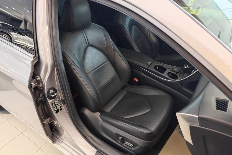 Used Toyota Avalon 2019 Dual-Engine 2.5L Luxury Edition China VI Standard Right Front Seat