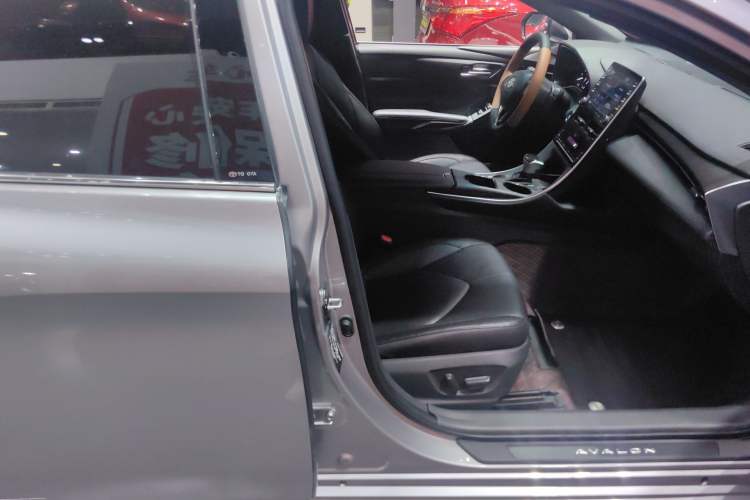 Used Toyota Avalon 2019 2.0L XLE Premium Edition China VI Right Front Seat