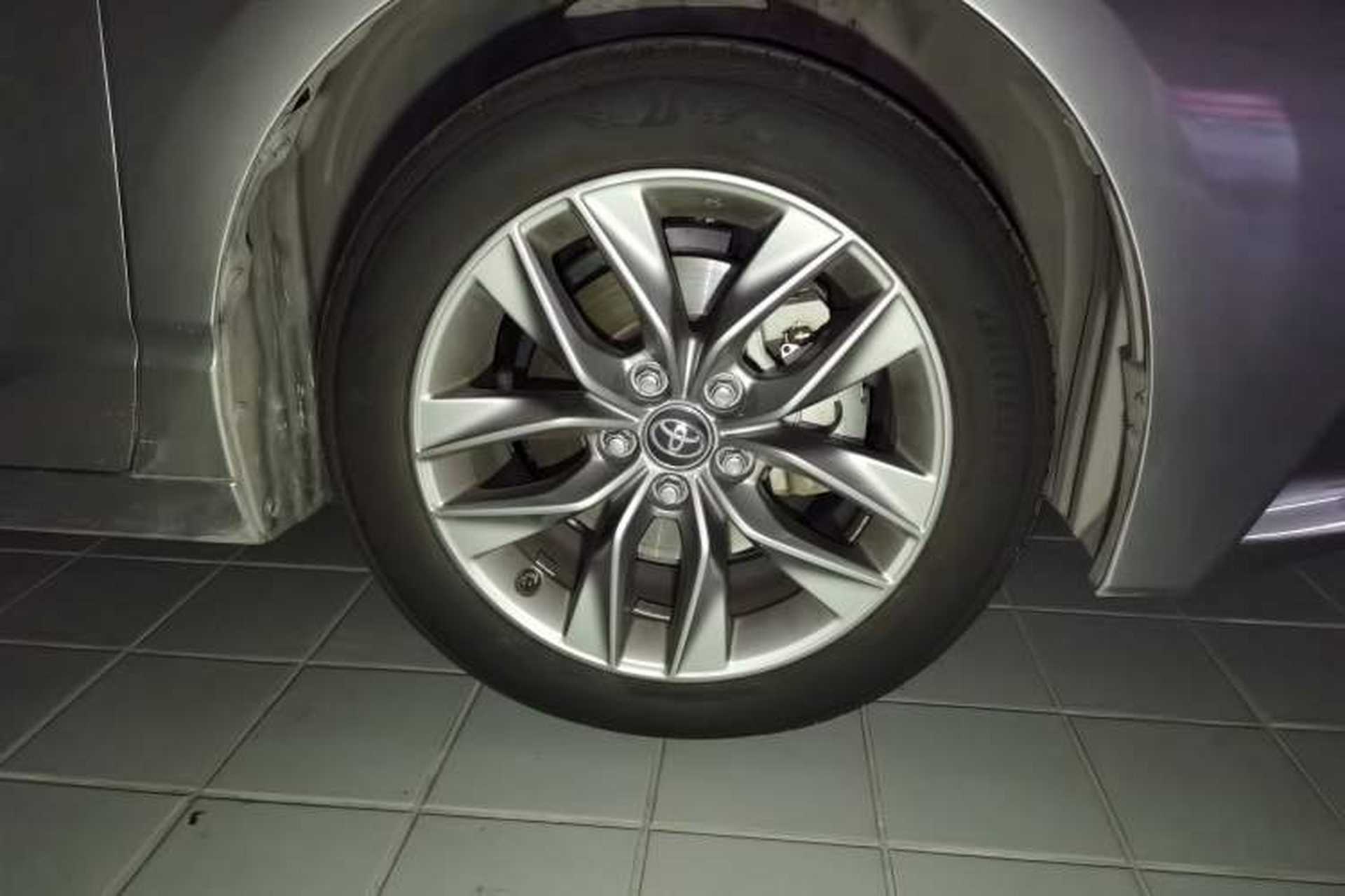 Used Toyota Avalon 2019 2.0L Ambition Edition China VI Right Front Wheel Hub