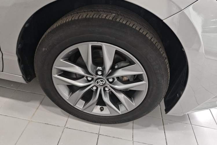 Used Toyota Avalon 2019 2.0L Ambition Edition China VI Right Front Wheel Hub