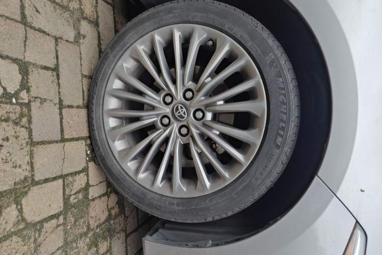 Used Toyota Avalon 2019 Dual-Engine 2.5L XLE Prestige Version China VI Standard Right Front Wheel Hub