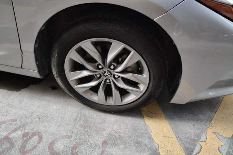 Used Toyota Avalon 2019 2.0L Luxury Edition China VI Standard Right Front Wheel Hub