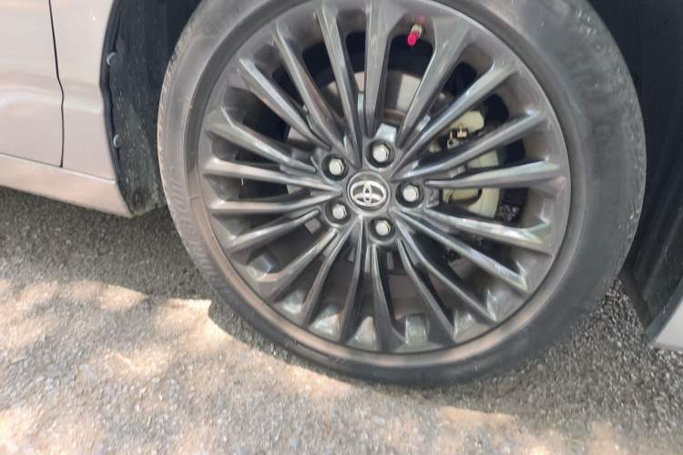 Used Toyota Avalon 2019 2.0L XLE Premium Edition China VI Right Front Wheel Hub