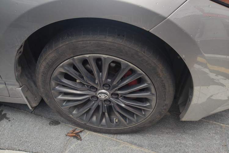 Used Toyota Avalon 2019 Dual-Engine 2.5L XLE Prestige Version China VI Standard Right Front Wheel Hub