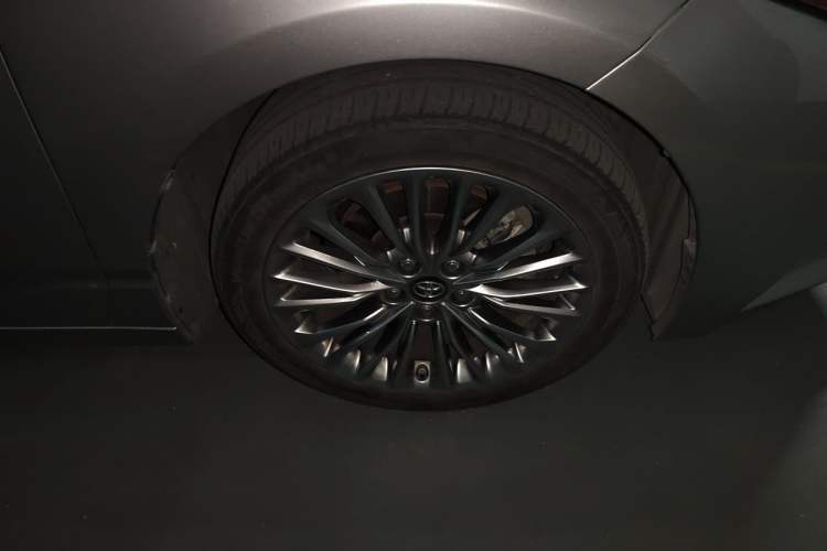 Used Toyota Avalon 2019 Dual-Engine 2.5L XLE Prestige Version China VI Standard Right Front Wheel Hub
