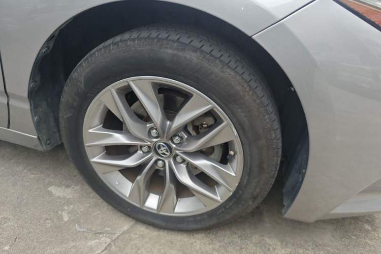 Used Toyota Avalon 2019 2.0L Ambition Edition China VI Right Front Wheel Hub