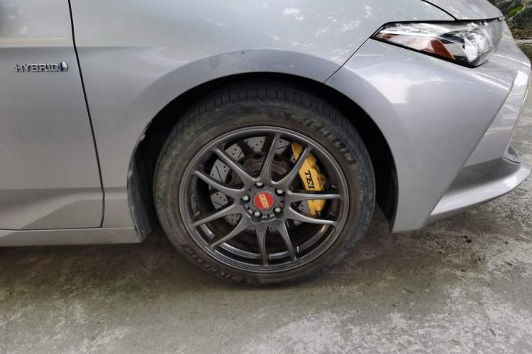 Used Toyota Avalon 2019 Dual-Engine 2.5L XLE Prestige Version China VI Standard Right Front Wheel Hub
