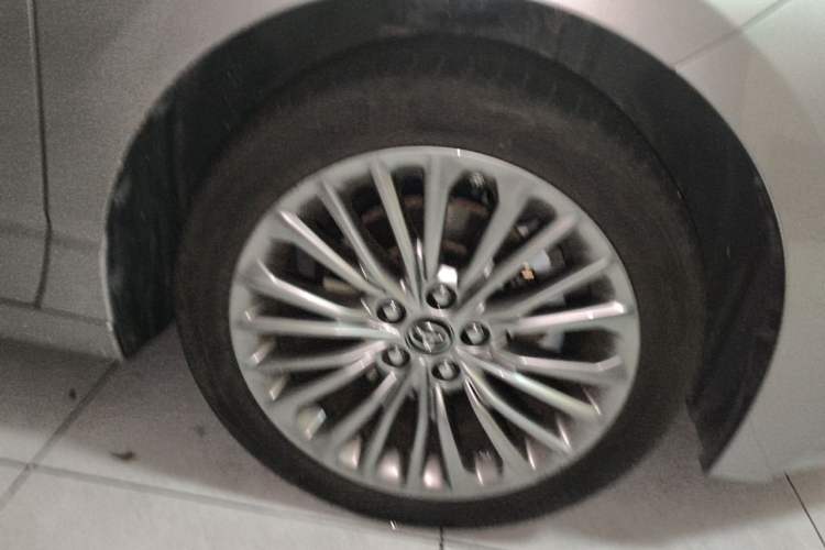 Used Toyota Avalon 2019 Dual-Engine 2.5L XLE Prestige Version China VI Standard Right Front Wheel Hub