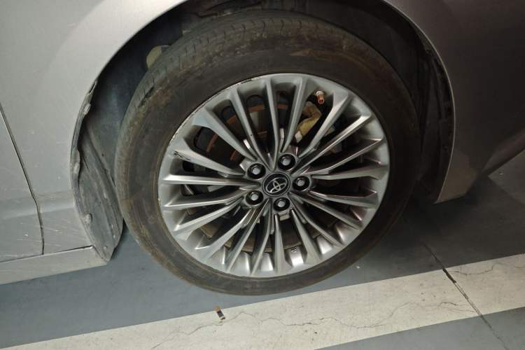 Used Toyota Avalon 2019 Dual-Engine 2.5L XLE Prestige Version China V Standard Right Front Wheel Hub