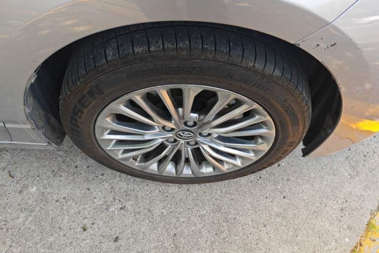 Used Toyota Avalon 2019 Dual-Engine 2.5L XLE Prestige Version China VI Standard Right Front Wheel Hub