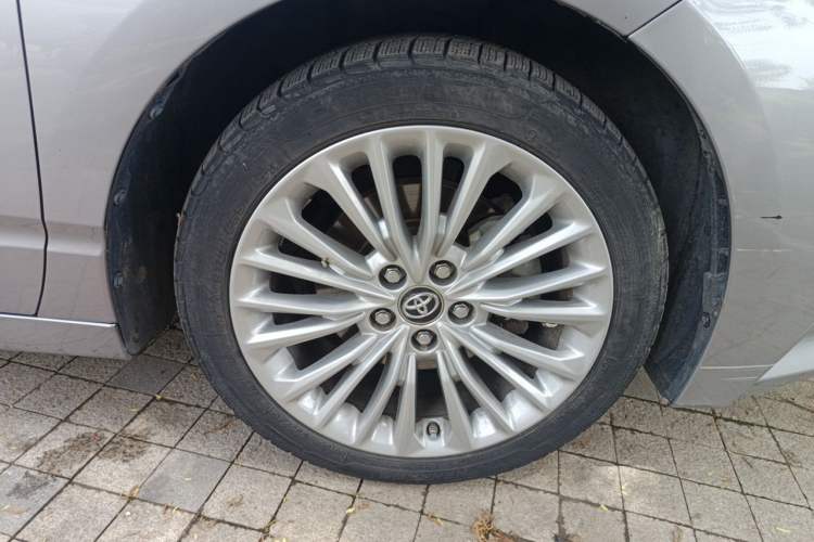 Used Toyota Avalon 2019 Dual-Engine 2.5L XLE Prestige Version China VI Standard Right Front Wheel Hub