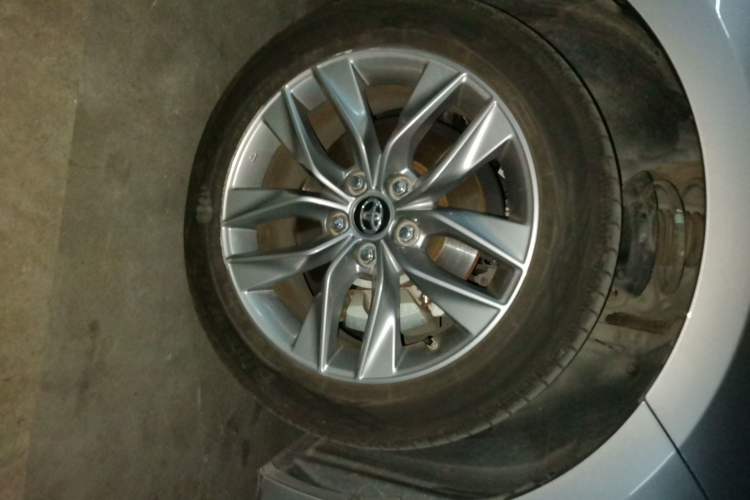 Used Toyota Avalon 2019 2.0L Luxury Edition China VI Standard Right Front Wheel Hub