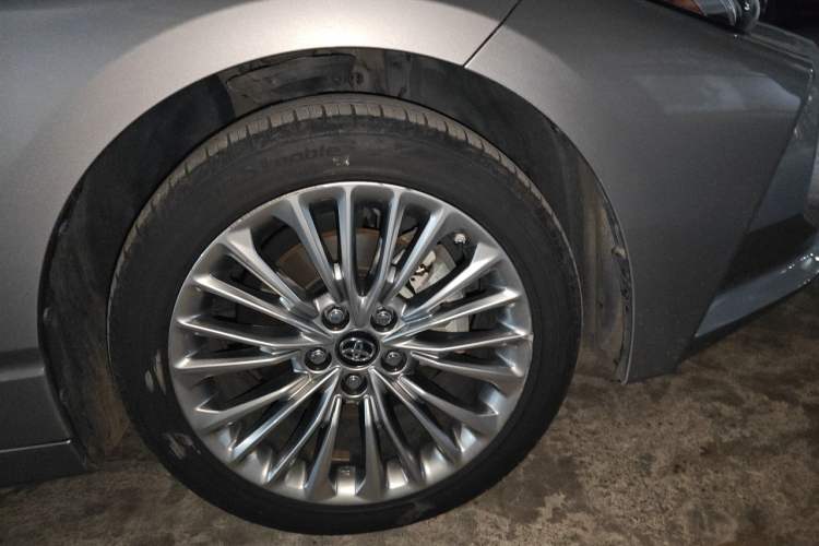 Used Toyota Avalon 2019 Dual-Engine 2.5L XLE Prestige Version China VI Standard Right Front Wheel Hub