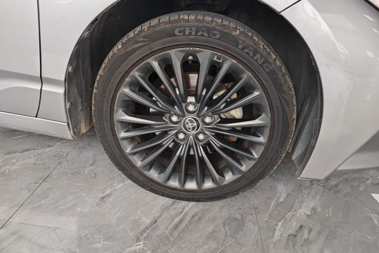 Used Toyota Avalon 2019 2.5L Touring Premium Version China V Standard Right Front Wheel Hub