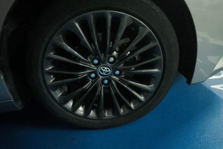 Used Toyota Avalon 2019 2.5L Touring Premium Version China VI Standard Right Front Wheel Hub