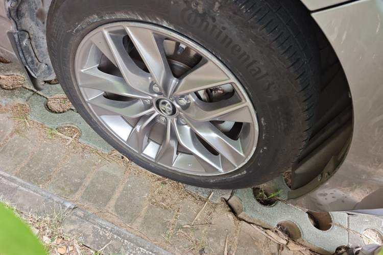Used Toyota Avalon 2019 2.0L Luxury Edition China VI Standard Right Front Wheel Hub
