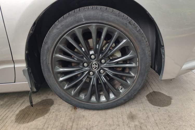 Used Toyota Avalon 2019 2.5L Touring Premium Version China VI Standard Right Front Wheel Hub