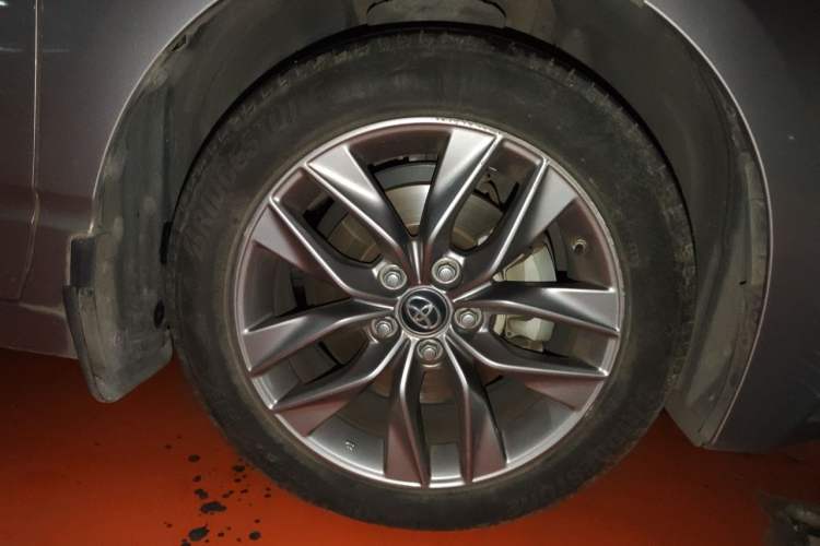 Used Toyota Avalon 2019 2.0L Luxury Edition China VI Standard Right Front Wheel Hub