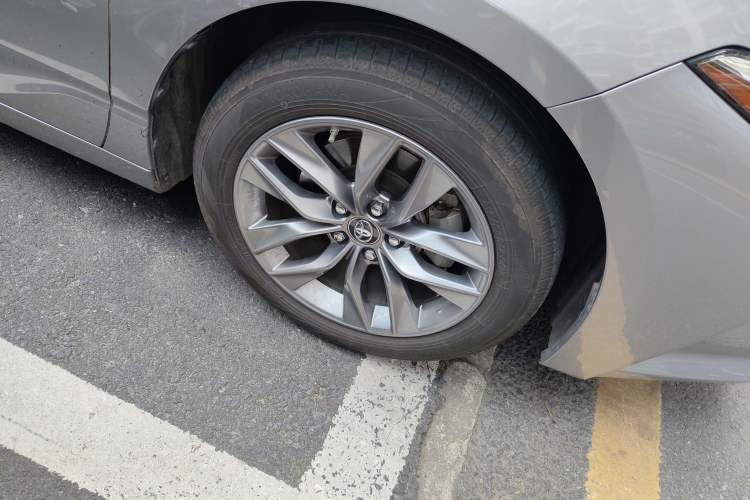 Used Toyota Avalon 2019 2.0L Luxury Edition China VI Standard Right Front Wheel Hub