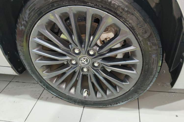 Used Toyota Avalon 2019 2.0L XLE Premium Edition China VI Right Front Wheel Hub