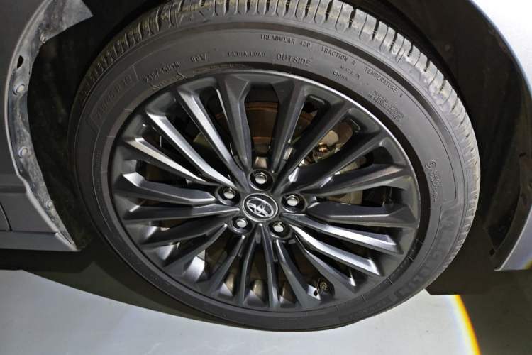 Used Toyota Avalon 2019 2.0L XLE Premium Edition China VI Right Front Wheel Hub