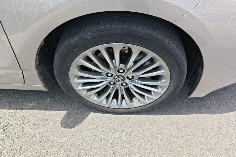 Used Toyota Avalon 2019 Dual-Engine 2.5L XLE Prestige Version China VI Standard Right Front Wheel Hub