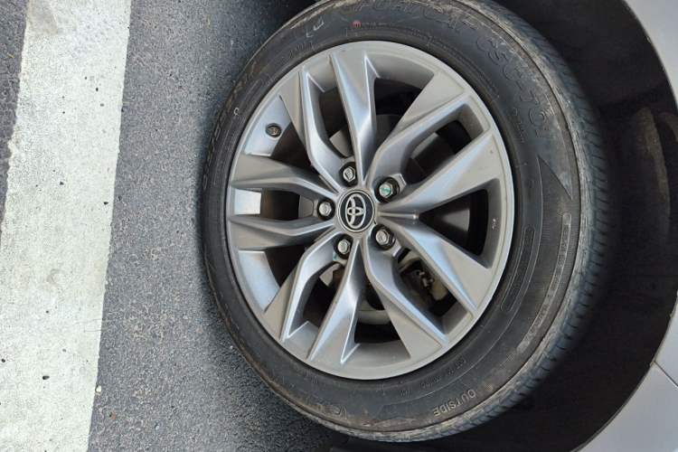 Used Toyota Avalon 2019 2.0L Luxury Edition China VI Standard Right Front Wheel Hub