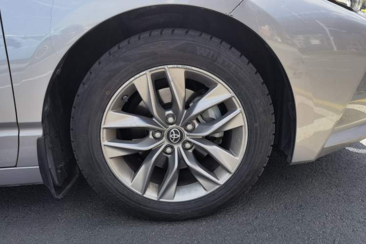 Used Toyota Avalon 2019 2.0L Ambition Edition China VI Right Front Wheel Hub